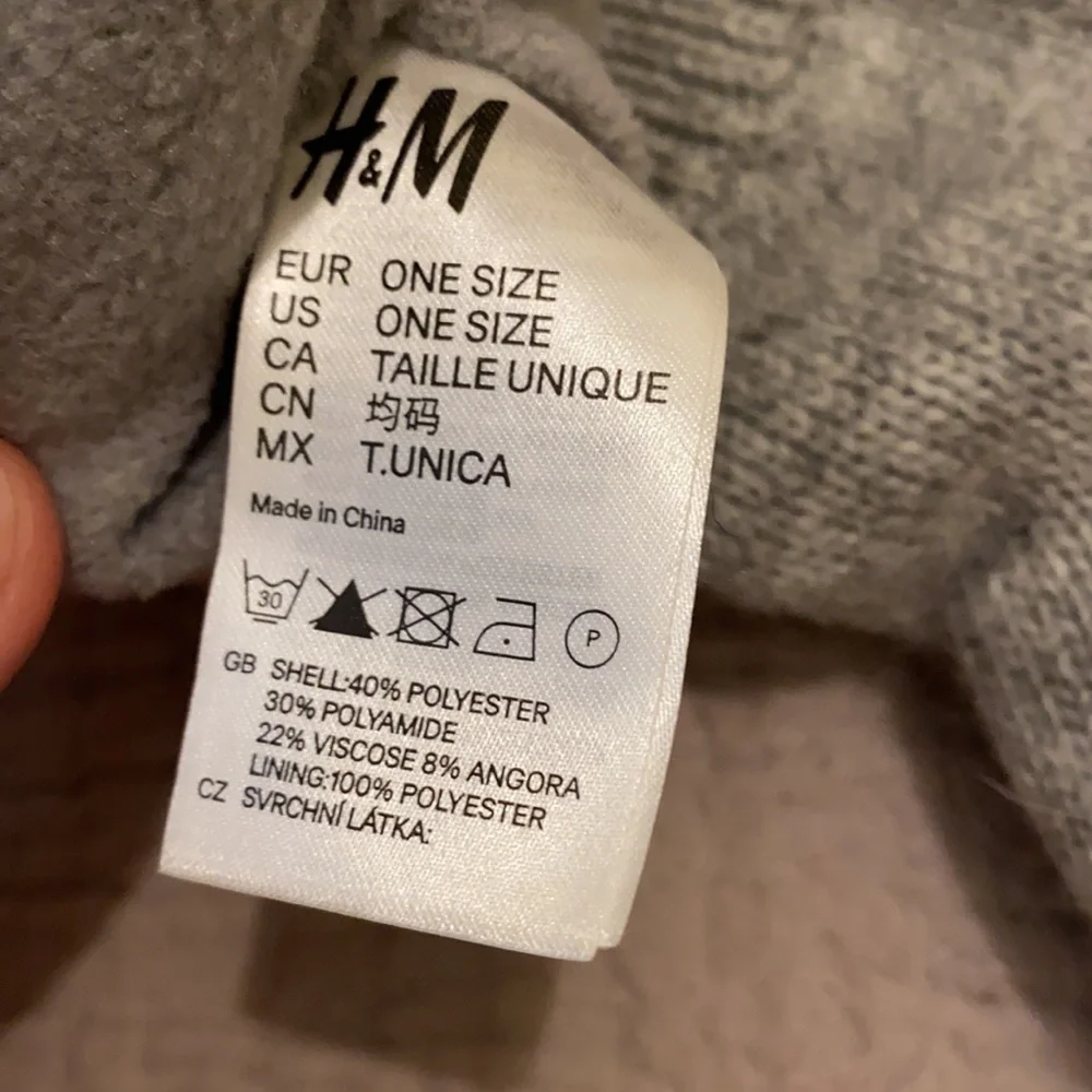 Set 2 pieces : Gap & H&M gloves. New